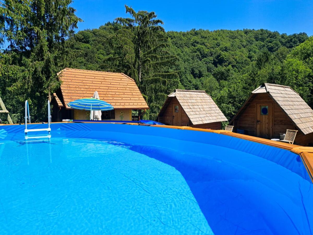 Готель Glamping Naselje Zeleni Turizem Makole Екстер'єр фото